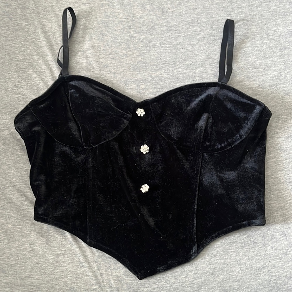 Forever 21: Black Velvet Corset top 🖤